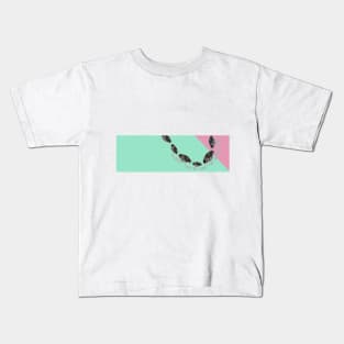 Cockroach love Kids T-Shirt